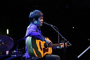 「＜ライブレポート＞佐藤竹善、毎年恒例のクリスマスライブ開催　定番曲からレアなオリジナル曲まで、特別な求心力に満ちたピアノ・トリオとの共演」