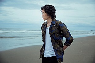 「斉藤和義、最新曲「2020 DIARY」弾き語りライブ配信決定」