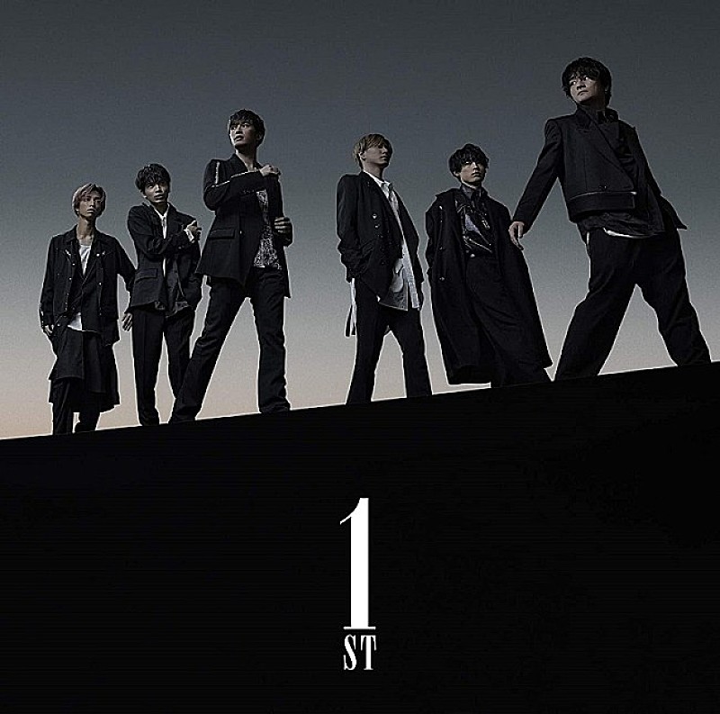 SixTONES「【ビルボード】SixTONES『1ST』が総合アルバム首位　YOASOBI『THE BOOK』が2位に続く」1枚目/1