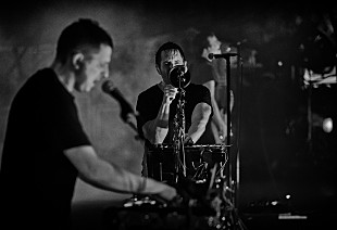 「ナイン・インチ・ネイルズ、故デヴィッド・ボウイ「ファッション」のカヴァー映像公開」