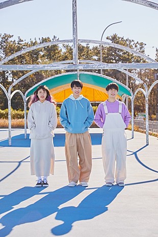 「リュックと添い寝ごはんとアパレルブランドがコラボ、メンバーがモデルにチャレンジ」