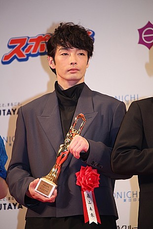 「森山未來「近所なので…」 表彰式会場に自転車で来場」