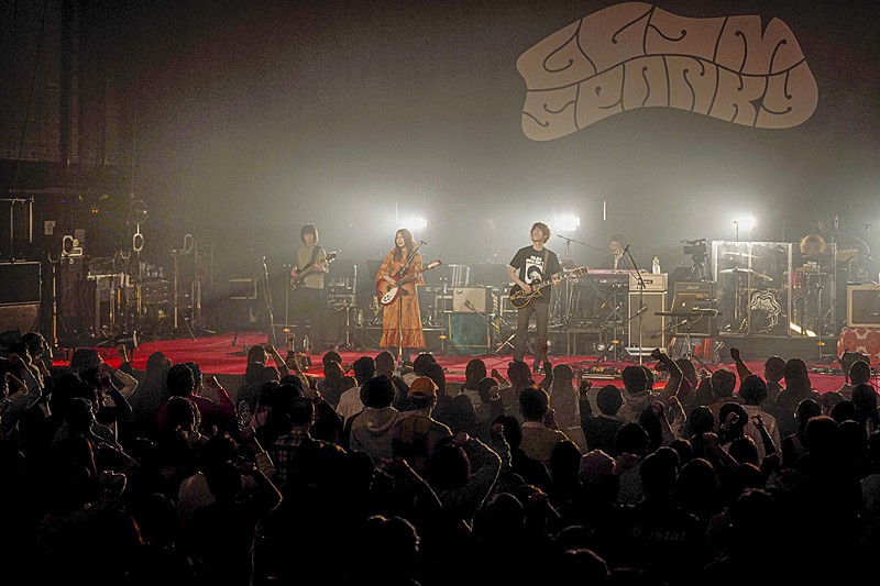 GLIM SPANKY「GLIM SPANKYが約1年ぶりの有観客ライブ開催、「僕たちの居場所は、ここ“ライブ”」」1枚目/8