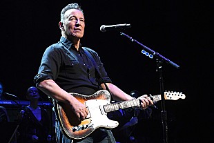 「ブルース・スプリングスティーン、閉鎖地域で飲酒した罪を認め約53,000円の罰金を支払う」