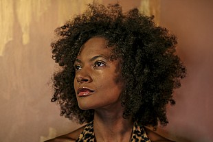 「バーズ・オブ・シカゴのアリソン・ラッセル、ビリー・アイリッシュ「everything i wanted」の英語＆フランス語カヴァーを公開」