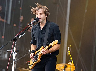 「デスキャブのベン・ギバード、フェンダーよりシグネイチャー・ギター発売」