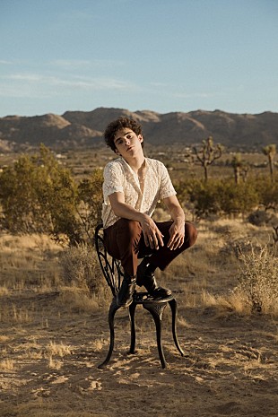 「ジョシュア・バセット、待望のデビューEPは“物語と感情のジェットコースター”」