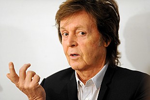 「ポール・マッカートニー、亡き妻リンダのレシピをアップデートした料理本を娘たちと出版へ」