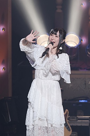 「＜ライブレポート＞鈴木愛奈、1stツアーを完遂　紡いできたファンの想いに答える」