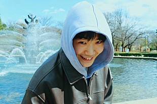 「「あかるいみらい」で話題のMom、新曲「祝日」をリリース」