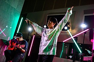 「Tani Yuuki、Billboard JAPANとTikTokによる番組『NEXT FIRE』に出演　新曲を初披露した生配信スタジオライブをレポート」