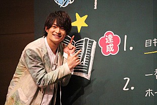 「浮所飛貴、主演作ＰＲイベントで全力チャレンジ　好成績に「びっくりし過ぎて汗がすごい」」