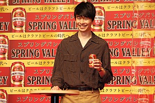 「長谷川博己、おいしいビ－ルの注ぎ方を伝授　「本当はもうちょっとうまくできるんですが」」