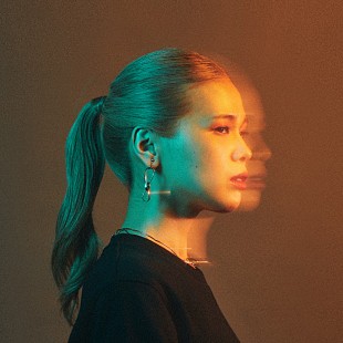 「キミノオルフェ、本人イラストによる「バックパック」のリリックMV公開」