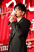 「佐藤健、念願の『るろうに剣心』全国公開に笑顔　“雨男ぶり”を指摘されるも「思いが天に伝わった」」1枚目/1