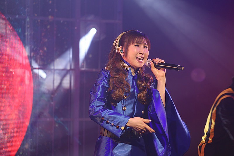 高橋洋子が『エヴァ』場面カット背景に「残酷な天使のテーゼ」、初の配信単独ライブレポート | Daily News | Billboard JAPAN