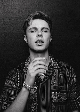 「1,300万人フォロワー／15億回ストリーミングの新世代スター、HRVYが新曲を世界リリース」