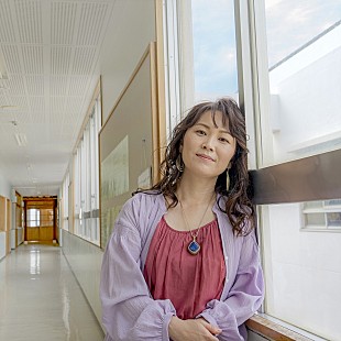 「玉城千春、母校に実在する桜の木をモチーフに　10年ぶりのソロ作「命の樹」をリリース」