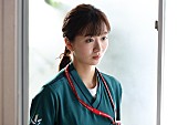 「岡崎紗絵「ナイト・ドクタ－」での医師役に奮闘　「経験を重ねて成長していく姿を見ていただきたい」」1枚目/1