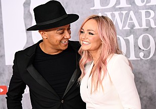 「スパイス・ガールズのエマ・バントン、20年来の恋人ジェイド・ジョーンズと結婚　メンバーも祝福」