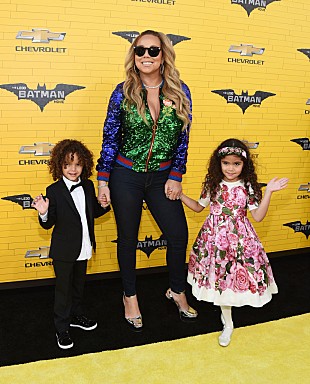 「マライア・キャリーの10歳の娘がブランドのキャンペーン・デビュー　母の少女時代を演じる」