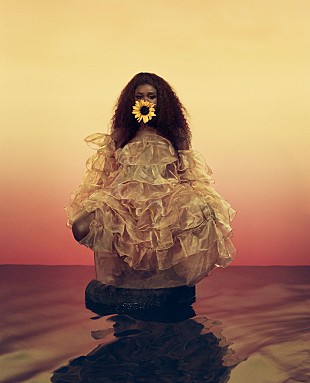 「ネイオ、豪華アーティスト参加の3rdアルバムから新曲のパフォーマンス・ビデオ公開 」