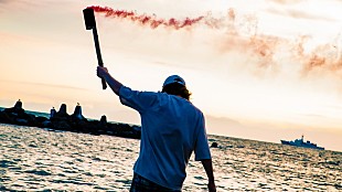 「ビッケブランカ、夏のチルソング「夢醒めSunset」MVメイキングを公開」