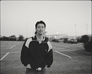 「小袋成彬、新曲「Parallax」 が小松菜奈×宮沢氷魚による映画『ムーンライト・シャドウ』コラボソングに」