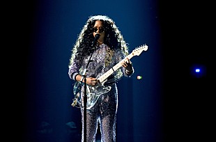 「H.E.R.、キュレーターを務める音楽フェスにエリカ・バドゥ/ブライソン・ティラーら出演決定」