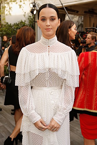 「ケイティ・ペリー、「ティーンエイジ・ドリーム」が米国の学校で多発する銃乱射事件の啓発動画に起用」