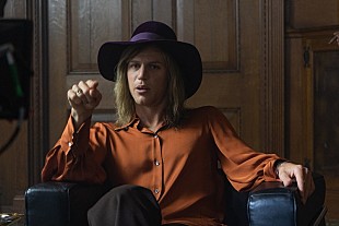 「ジョニー・フリンが若き日のデヴィッド・ボウイ役、映画『スターダスト』本編映像到着」