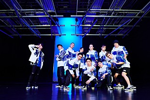 「内田雄馬、新曲「DNA」MVでプロダンスチーム“KOSE 8ROCKS”とのSPコラボ実現、白熱のMV撮影レポートも」