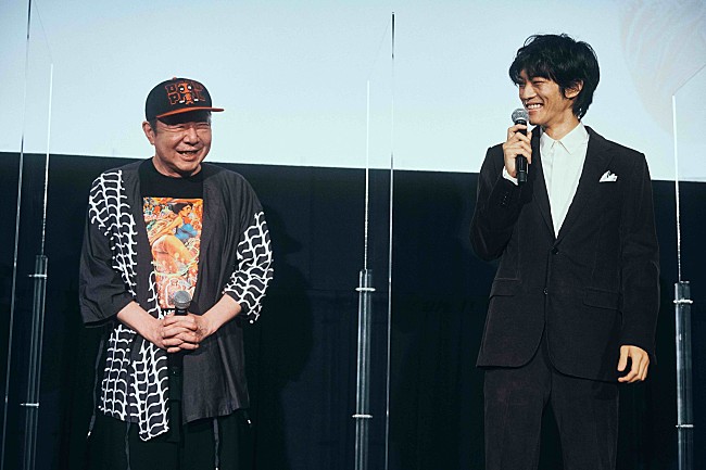 「松坂桃李、古田新太のスタミナに驚く　「僕は毎回、疲弊してホテルに帰っていたのに…」」1枚目/1