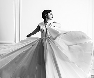 「チュニジア生まれのエクスペリメンタル・シンガー＝エメルの初来日公演決定」