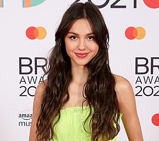 「オリヴィア・ロドリゴ、「traitor」の公式MVをサプライズ公開」