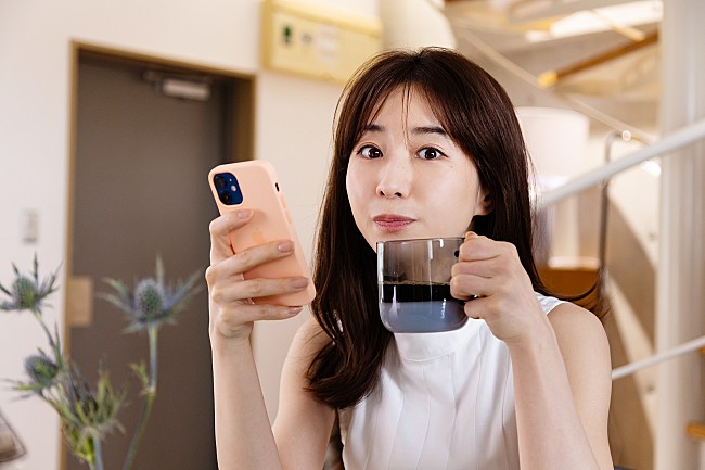 「田中みな実、主演作のオフショットが解禁に　ふくだももこ監督にラブコ－ル」1枚目/1