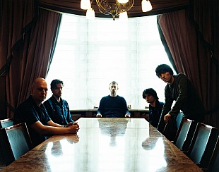 「レディオヘッド、未発表曲「Follow Me Around」のガイ・ピアース出演MV公開」