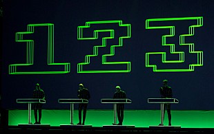 「クラフトワーク、2022年の北米3Dツアー日程発表」