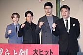 「岡田准一、V6ラストライブの後は「寝られない夜を過ごした」　「松潤のくれたワインを一人で飲みながら」」1枚目/1