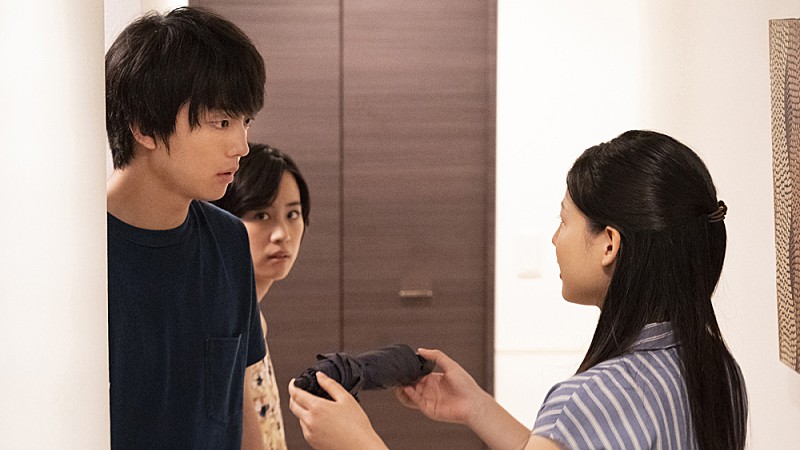 「令和版「東京ラブスト-リ-」石井杏奈“さとみ”の雨傘返却で修羅場に 「なぜ今渡す。妖怪傘女」」1枚目/1