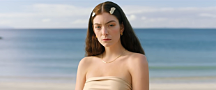 「ロード、「Fallen Fruit」のMV公開＆最新アルバムのDX盤配信」