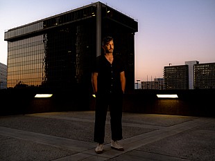 「ボノボ、いくつものアイデアの断片と実験から生まれた『Fragments』から新曲「Otomo」公開」