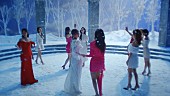 TWICE「TWICE、雪の中にいるメンバーが可憐で儚い「Doughnut」MV公開」1枚目/3