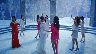 「TWICE、雪の中にいるメンバーが可憐で儚い「Doughnut」MV公開」