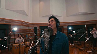 「スキマスイッチ、楽曲「フォークで恋して」スタジオライブMV公開」