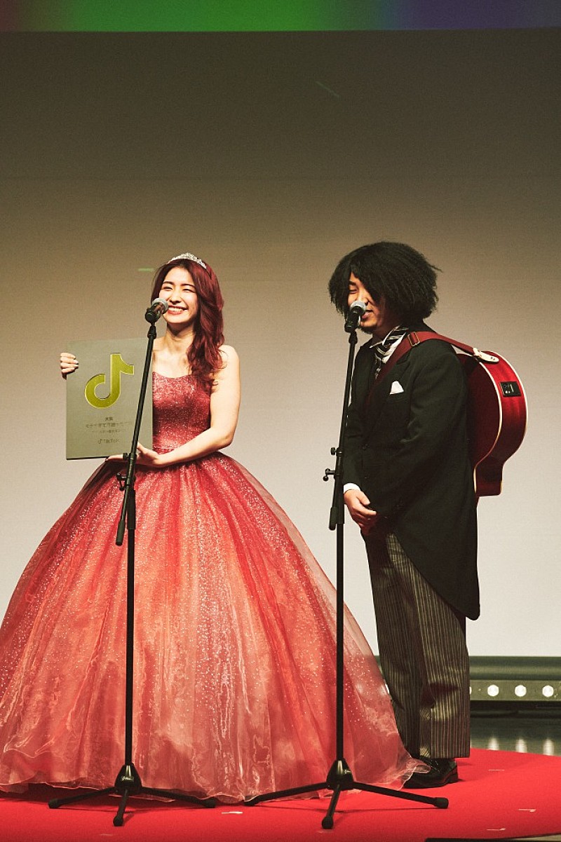 「なかねかな、「＃モテすぎて草誘ってて森」が「TikTok流行語大賞2021」大賞を受賞」1枚目/6