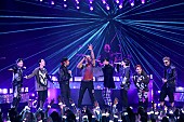 BTS「BTSのV、コールドプレイに“第2のクリス・マーティンのようだ”と誉められたことを明かす」1枚目/1