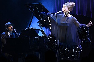 「＜ライブレポート＞野宮真貴×矢舟テツロー、シックでジャジーに味わい深く楽曲を届けたステージはゲストの小西康陽も交えた貴重な一夜に」
