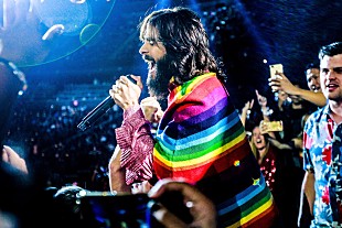 「ジャレッド・レト、上半身裸の写真を投稿し50歳の誕生日を祝う」