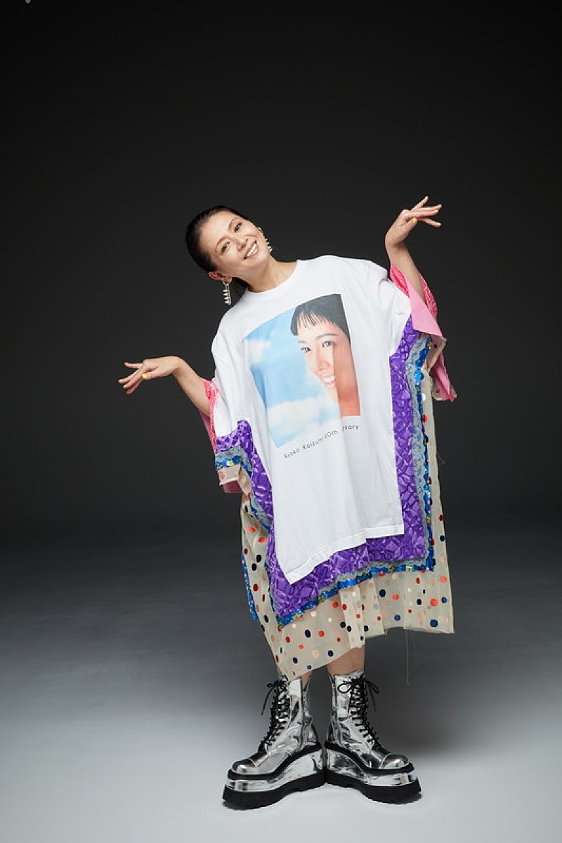 小泉今日子、自身デザインのTシャツを着用したアーティスト写真は全6種